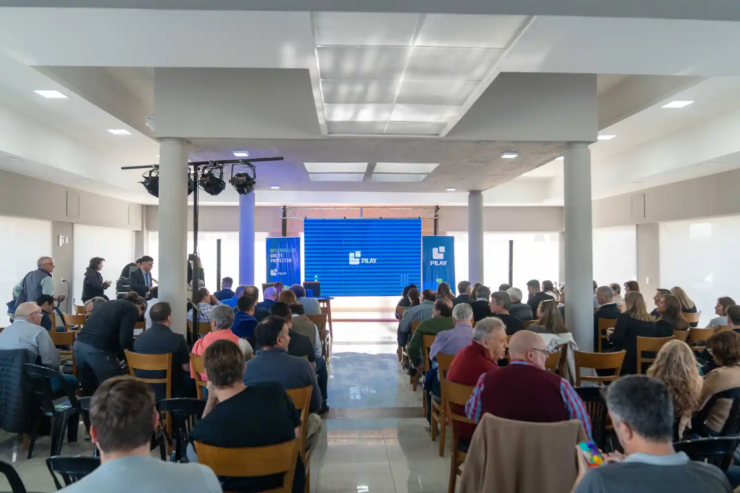Pilay brindó una charla en la ciudad de San Jorge