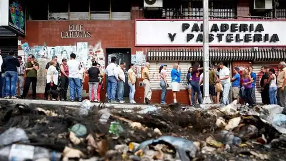 Hiperinflación y más DETERIORO: lo que le espera a la economía de Venezuela en el 2021