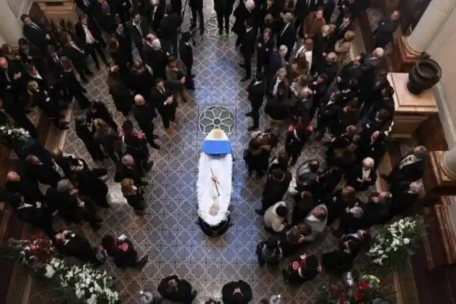 Macri y otros dirigentes del oficialismo despidieron a de la Rúa en el Congreso
