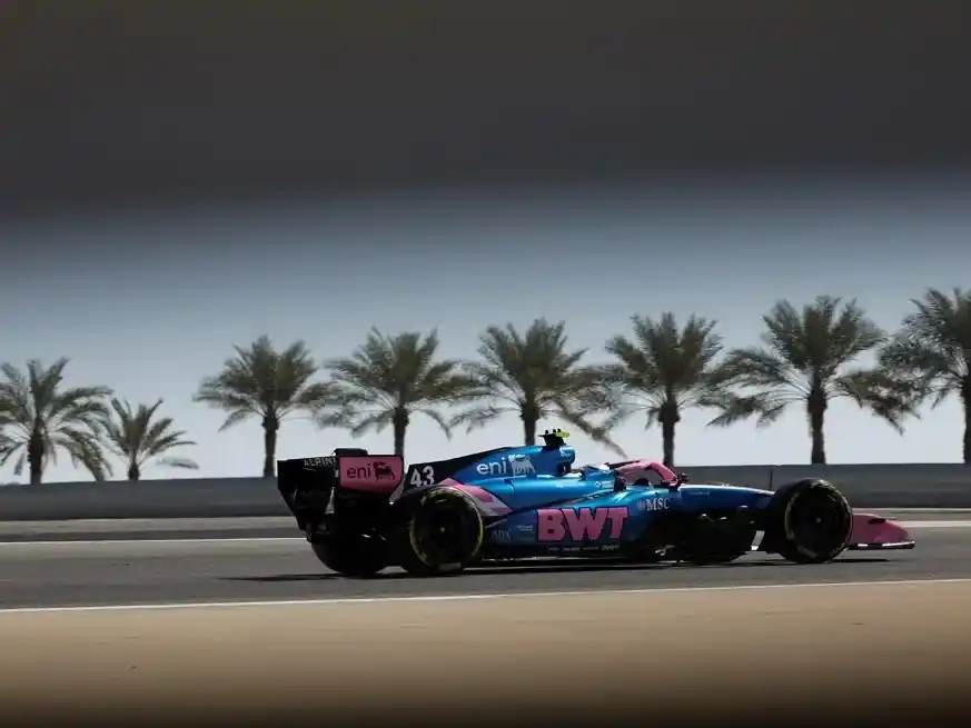 Colapinto no solo mostró velocidad, sino también gestión y adaptación en un programa de pruebas exigente. Crédito: Reuters/Hamad I Mohammed