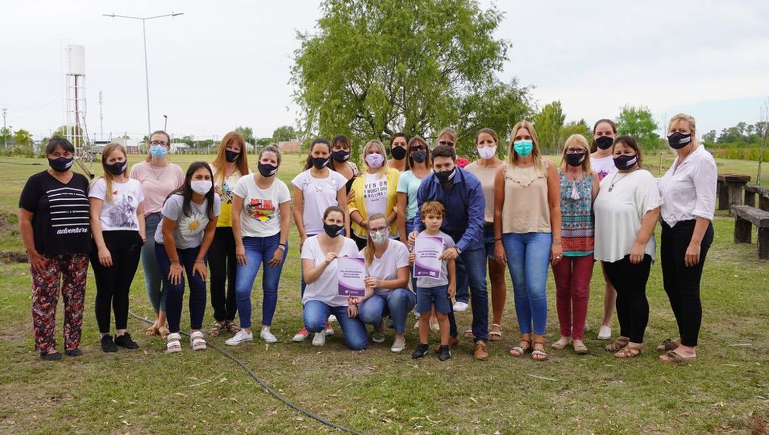 Aldea San Antonio:  Funcionarias municipales mantuvieron un encuentro de debate en el Polideportivo Municipal