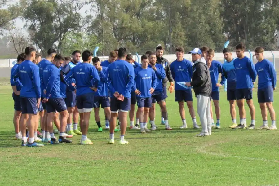 Primera Nacional: Atlético licenció a su plantel profesional