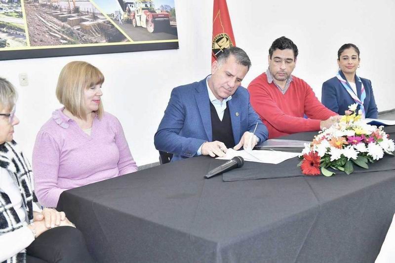 Firmaron convenios para cursos de 
capacitación para trabajadores viales