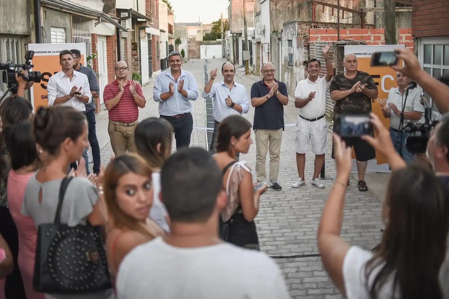Corral inauguró obra de pavimento articulado en barrio Los Hornos