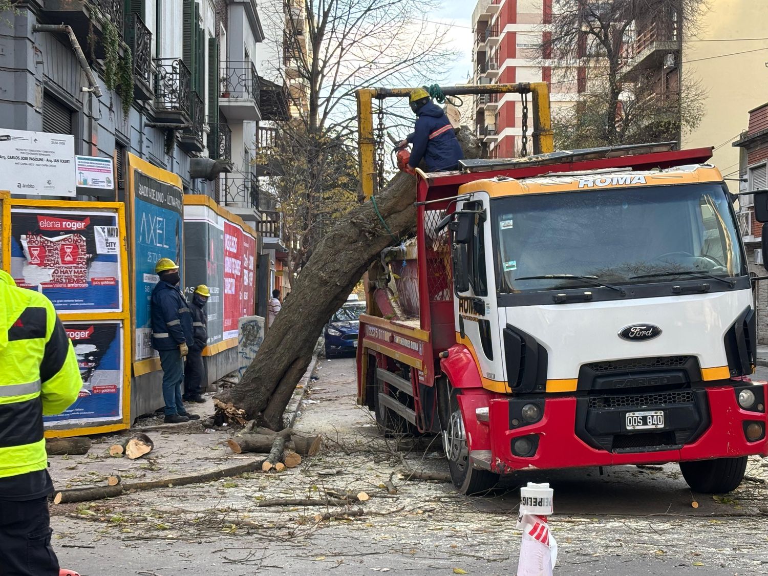 El tránsito en la zona se encuentra alterado y se recomienda a los conductores circular con precaución o utilizar vías alternativas.