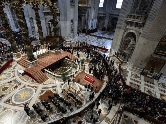 El papa Francisco recibió el último adiós de miles de fieles