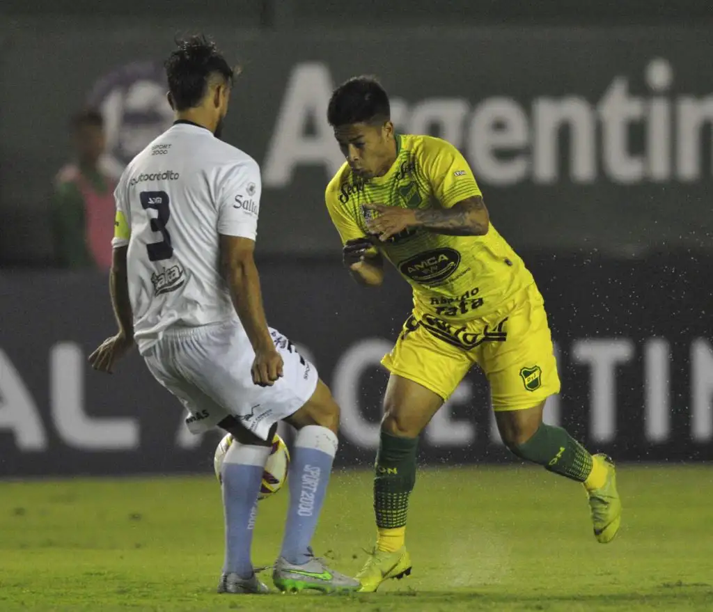 Defensa y Justicia avanzó venciendo a los salteños