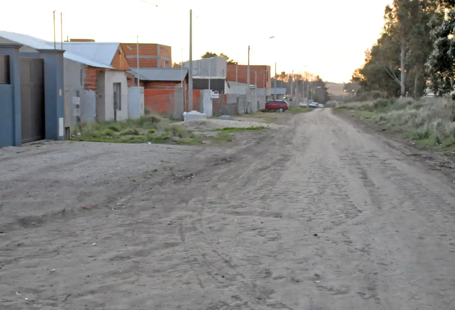 Vecinos de Piccirilli y Salta reclaman por el estado de la calle, falta de iluminación y de recolección