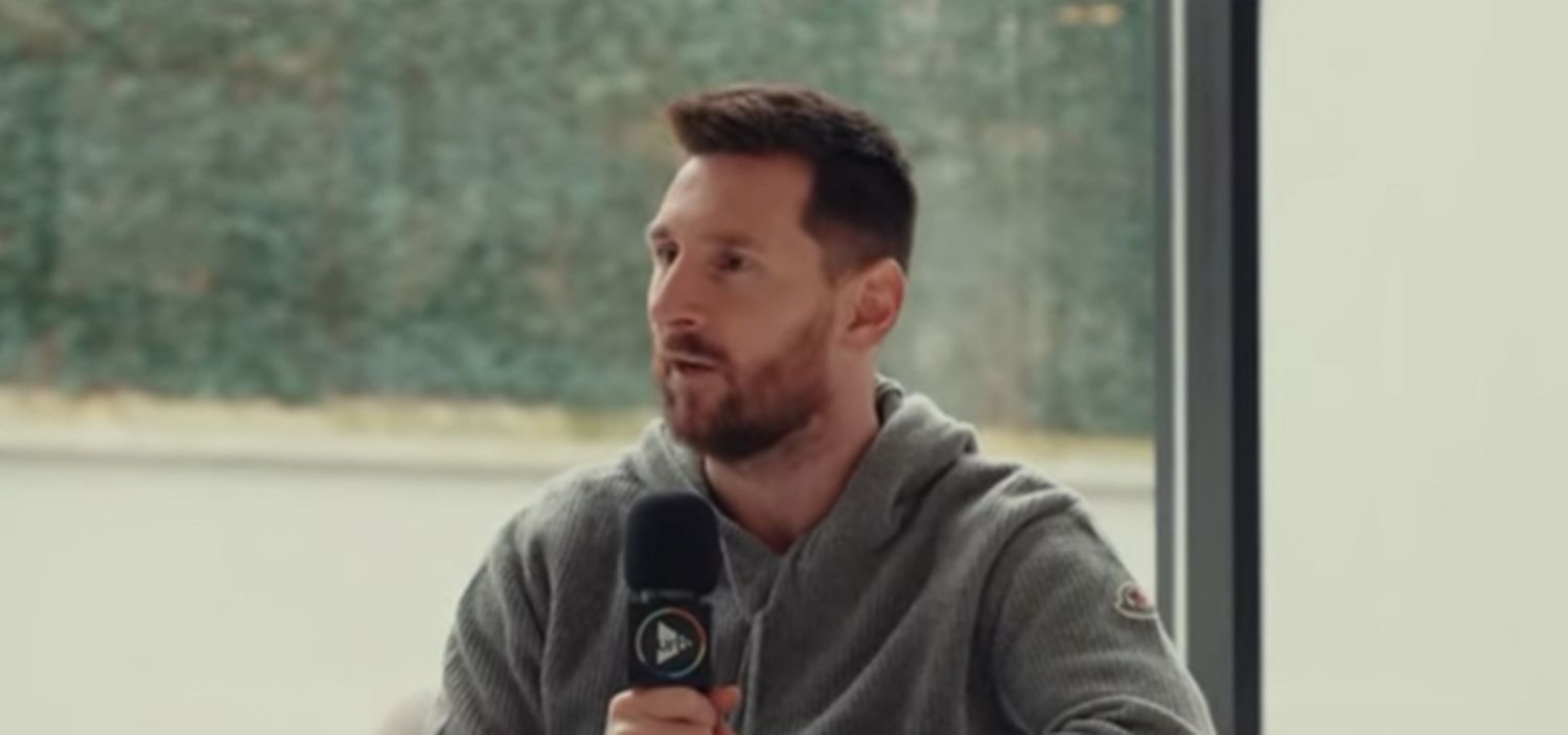 Messi: “Me hubiese gustado que Diego me entregara la Copa”