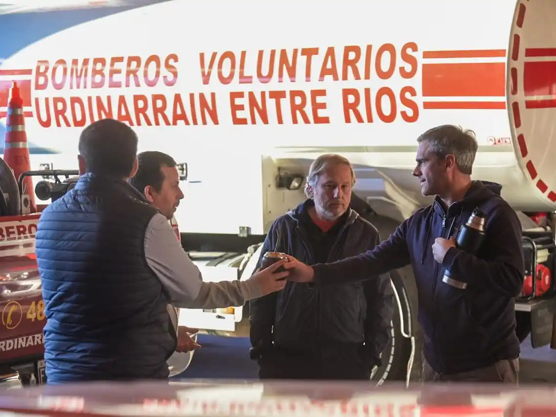 Michel destacó la labor de los bomberos voluntarios de Urdinarrain