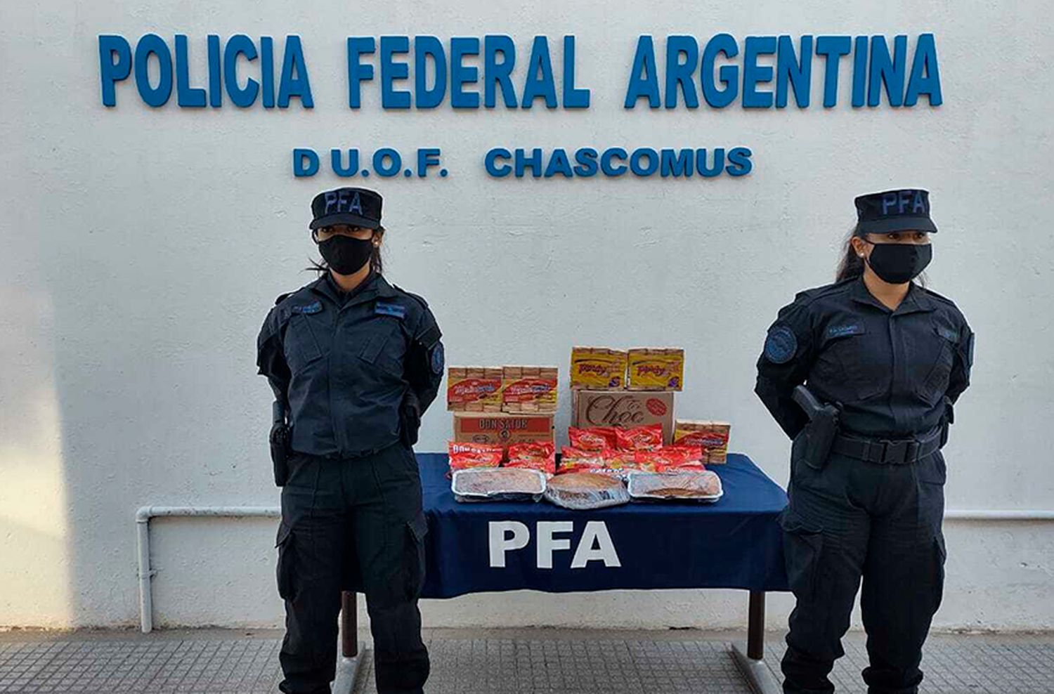 Policía Federal hizo donación al programa “Envión” en Lezama