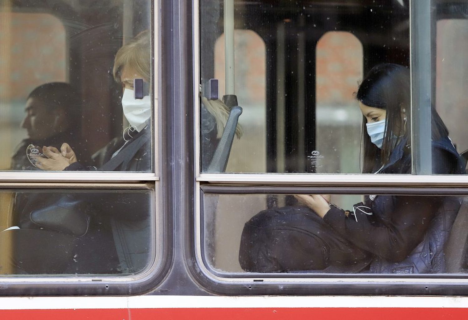 Otras 217 personas fallecieron y 27.001 fueron reportadas con Covid, otro récord