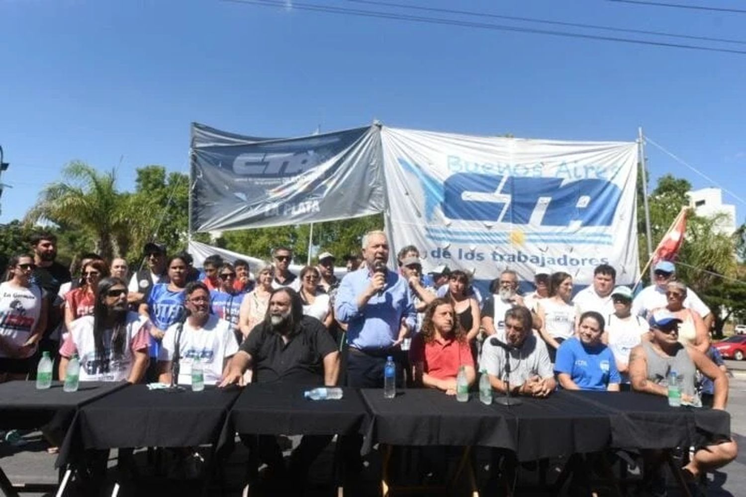 La Plata: Alak encabeza una "mesa de resistencia" contra medidas promovidas por el Gobierno nacional