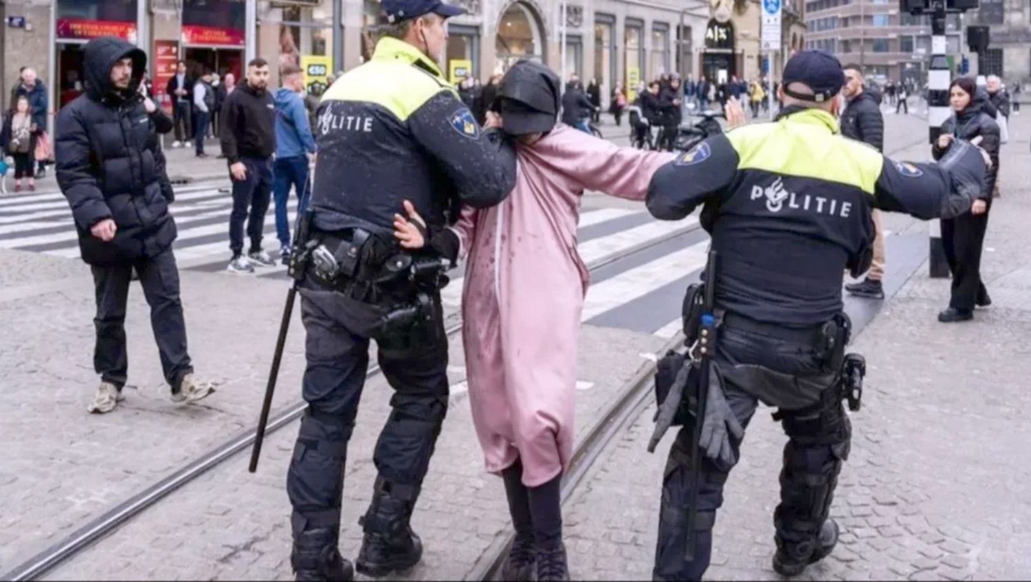 Ataque antisemita contra hinchas del Maccabi en Ámsterdam: una docena de heridos y más de 60 detenidos