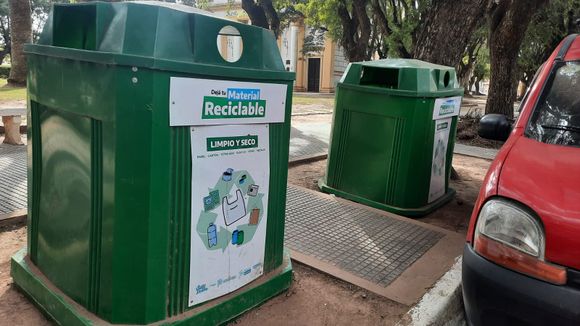 Contenedores de basura en plaza Constitución: hubo debate en el Concejo sobre si hay que reubicarlos