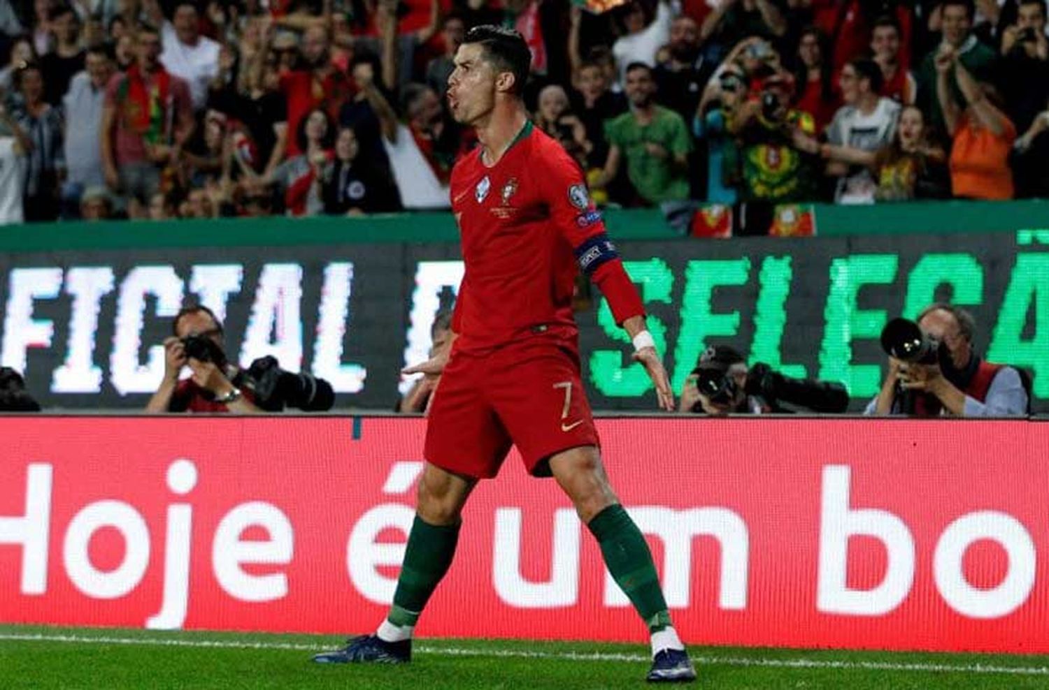 Cristiano anotó para Portugal y llegó al gol 700 en su carrera