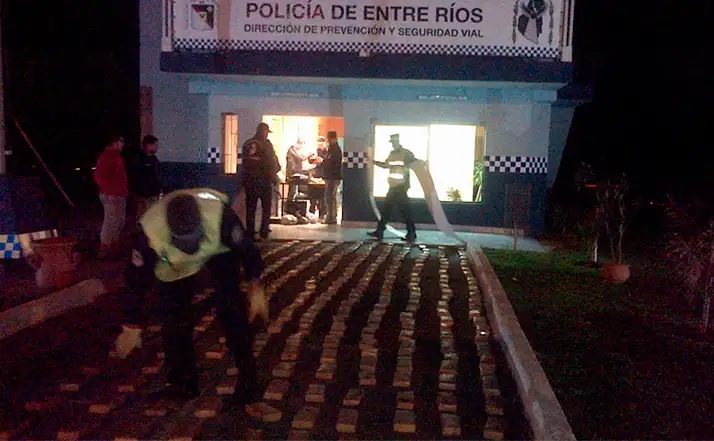 Llevaban 193 kilos de droga en camioneta trasladada por auxilio 