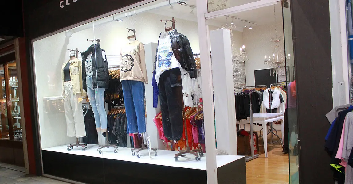En dos minutos se llevaron gran cantidad de ropa femenina