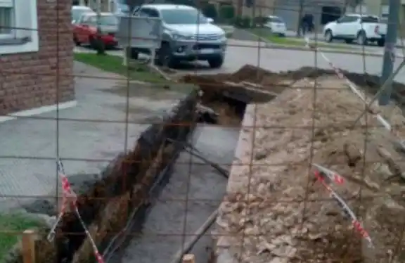 LOBERIA: Construyeron desagüe pluvial en calle Donofrio