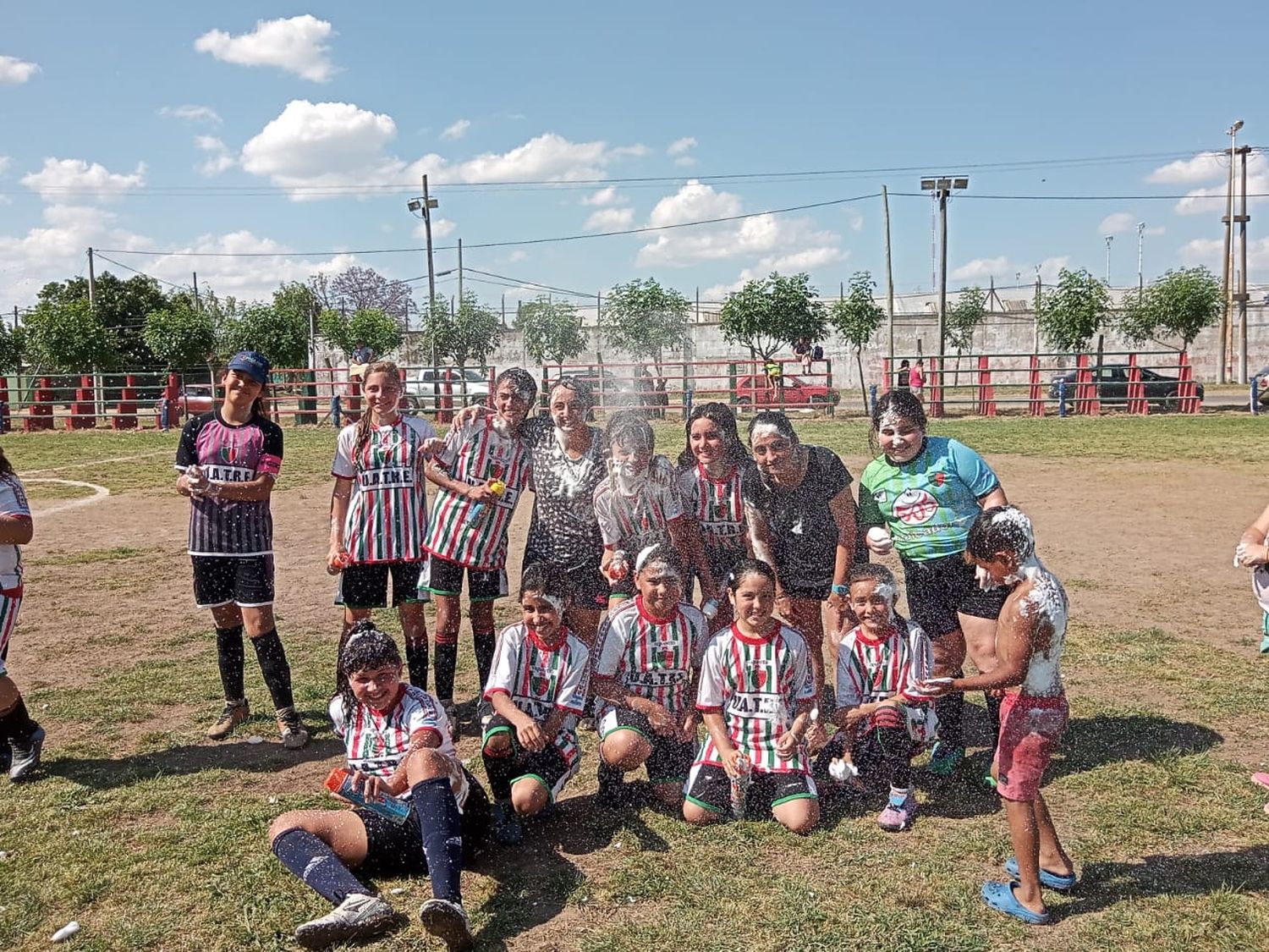 Agradecimiento a las entrenadoras del U12 femenino de CADU