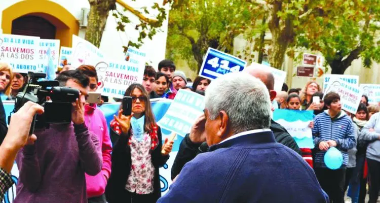 El Congreso vota la ley de aborto y en San Pedro hubo expresiones a favor y en contra