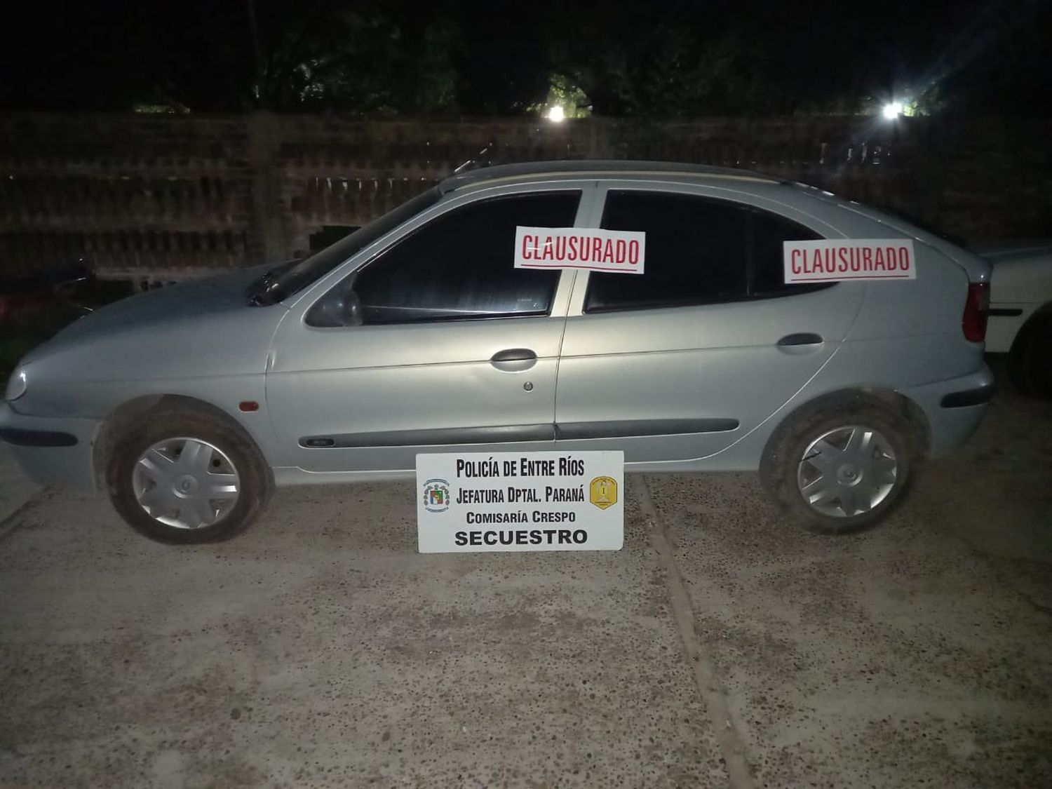 Chocó a un joven con su auto y se dio a la fuga