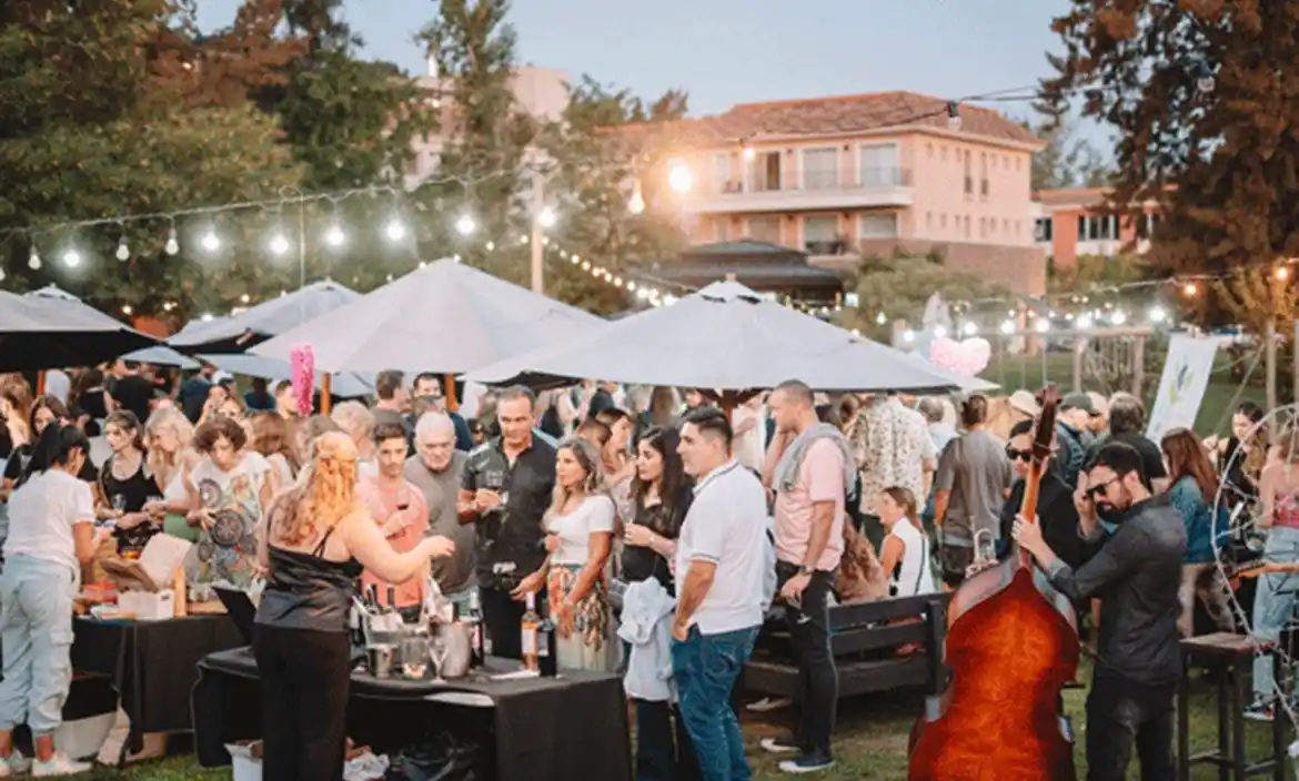 Se viene la Feria de Vinos y Autos Clásicos en Pueblo Caamaño