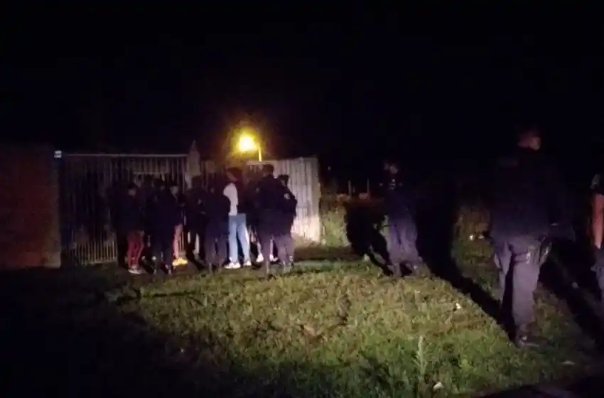 Tensión en una fiesta clandestina de menores: agresión a la policía y una detonación