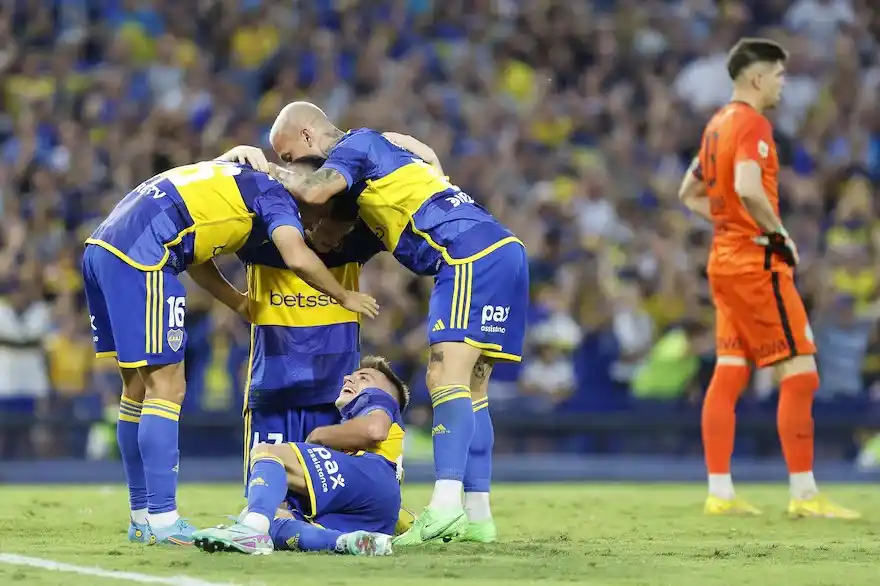 Boca se lo dio vuelta a San Lorenzo y se metió en zona de Playoffs