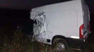 Murió un hombre tras un choque entre un camión y un furgón al sur de la provincia