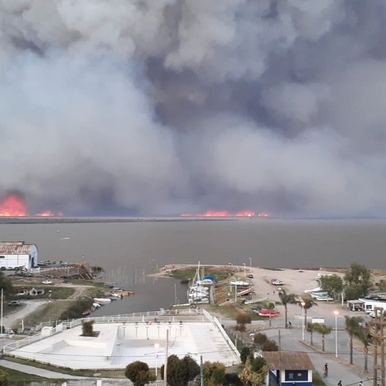 Humo del Delta invadió Ramallo: “Era impresionante lo que veíamos desde la costa”, dijo el intendente