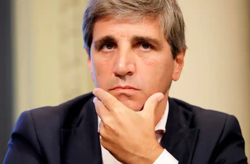 El ministro de Economía cuestionó los aumentos de las prepagas.