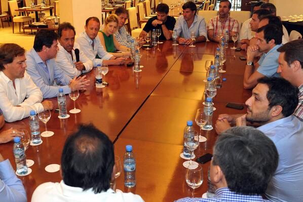 Cónclave oficialista en Mar del Plata: Scioli instó a intendentes y legisladores a estar "organizados y movilizados"