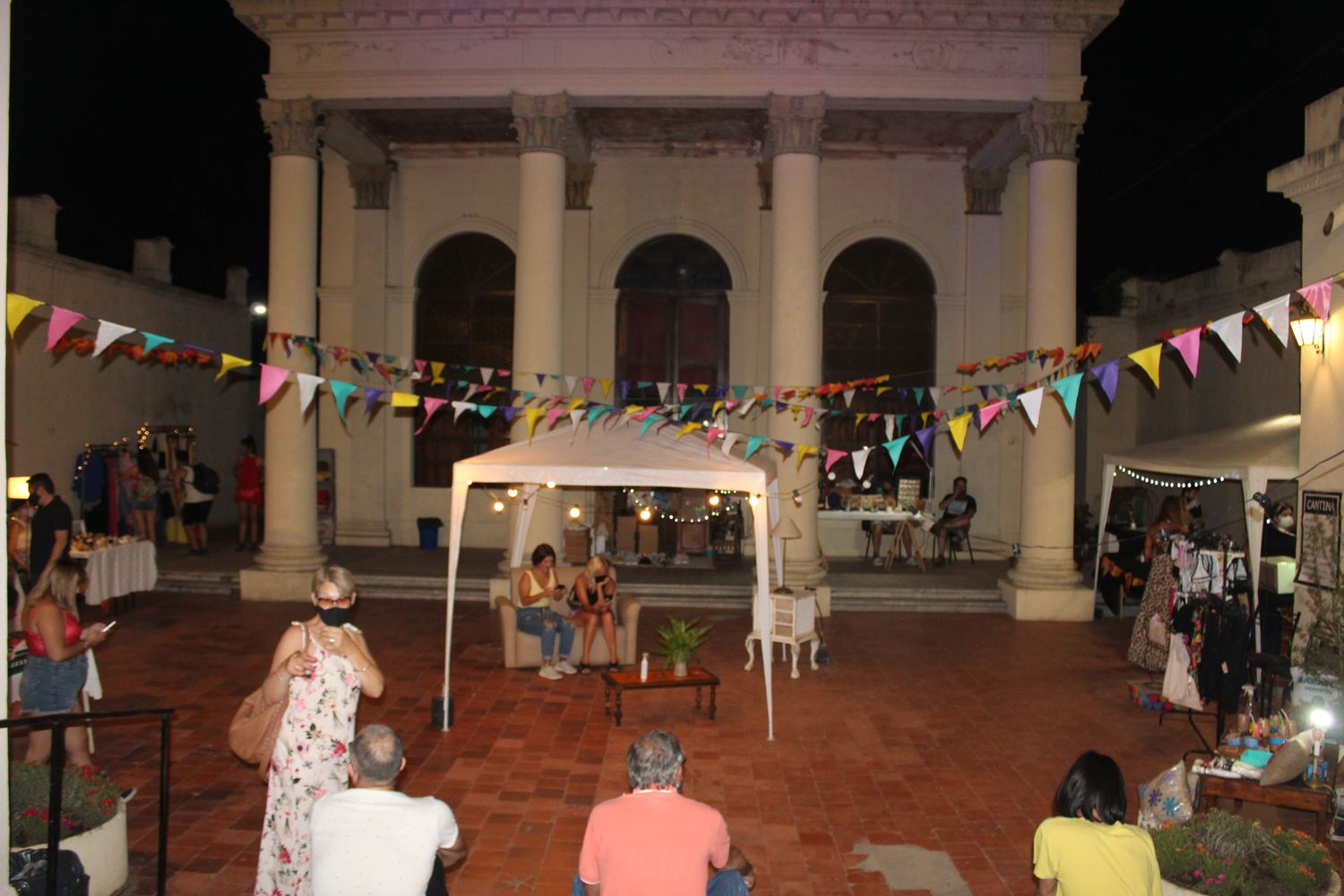 Exitoso Paseo de Diseño en el Teatro Italia