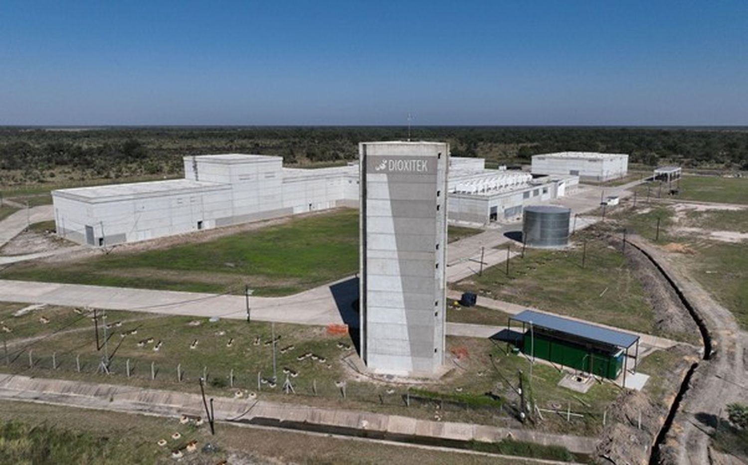 La paralización de Dioxitek pone en alerta el futuro de la energía eléctrica del país