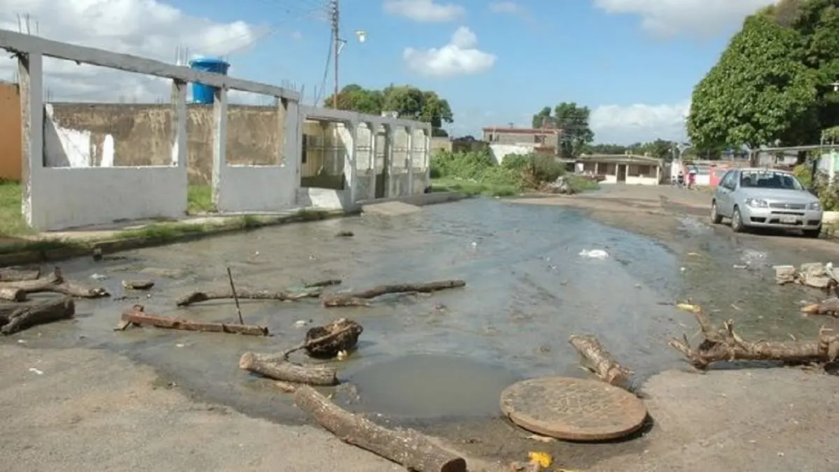 ¡DE COMIQUITA! A 3 años de creación del Ministerio de Aguas, la calidad del servicio va en picada