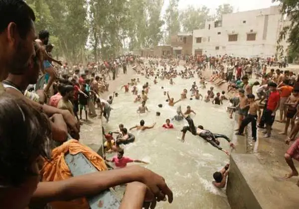 Ola de calor arrasa India: 800 muertos