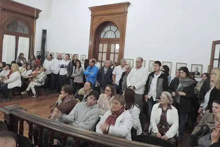 Escándalo en el HCD de 9 de Julio: Tensión e insultos por el desembarco de Farmacity