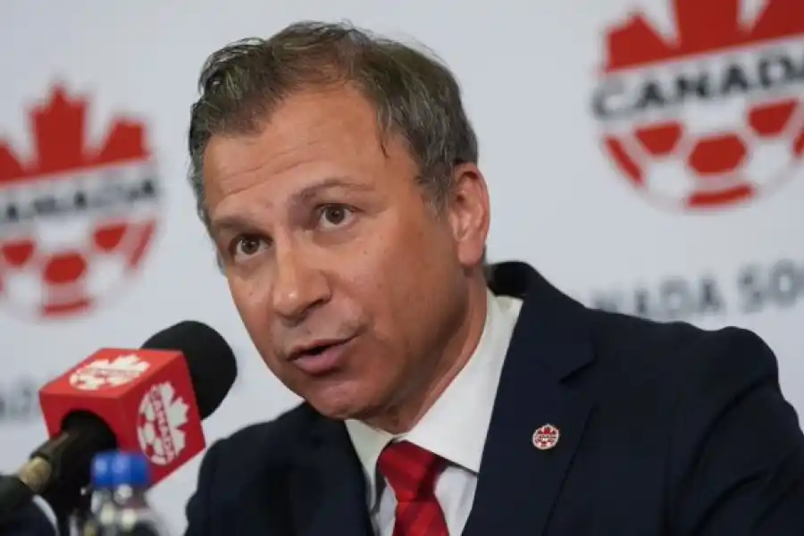Por reclamos de paridad de género renunció el Pte. de la Federación canadiense de Fútbol