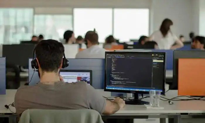 Los despidos en tecnológicas globales pueden permitir  a las empresas locales retener personal