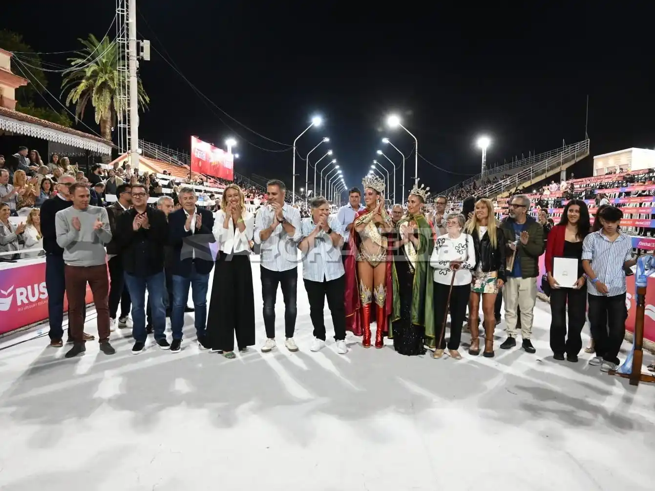 Con el corte de cinta, comenzó la primera noche del Carnaval del País: mirá la transmisión en vivo - Image 1