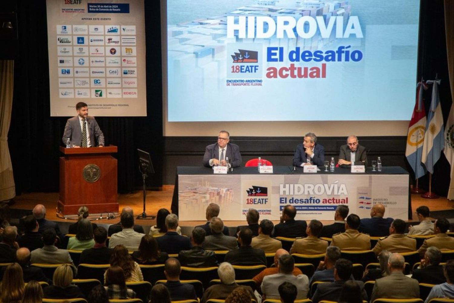 El Gobernador encabezó en Rosario la apertura del 18° Encuentro Argentino de Transporte Fluvial