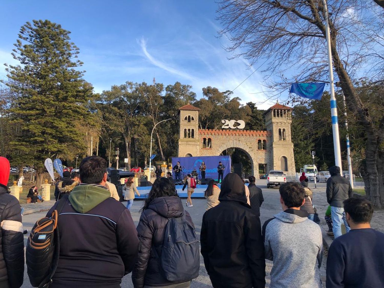 Tarde de cultura y emprendedurismo a los pies de la Portada del Parque.