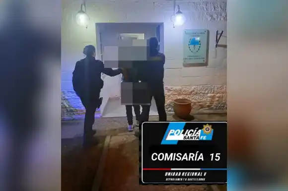 Amenazó a un vecino con un machete y escondió el arma debajo de la alfombra del auto