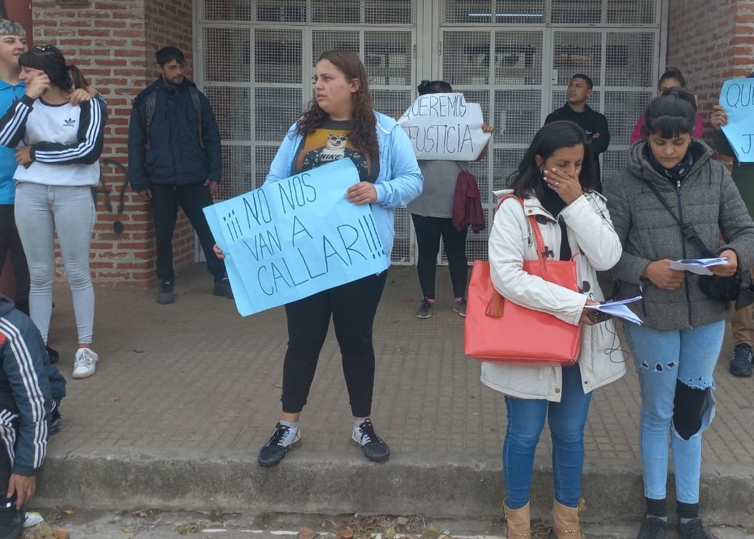 Los padres quieren que el Consejo Escolar dé una respuesta.