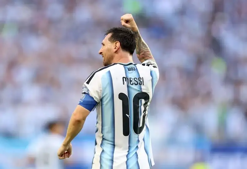 El Centro Comercial de Crespo propone cerrar antes este miércoles para alentar a la Selección en familia