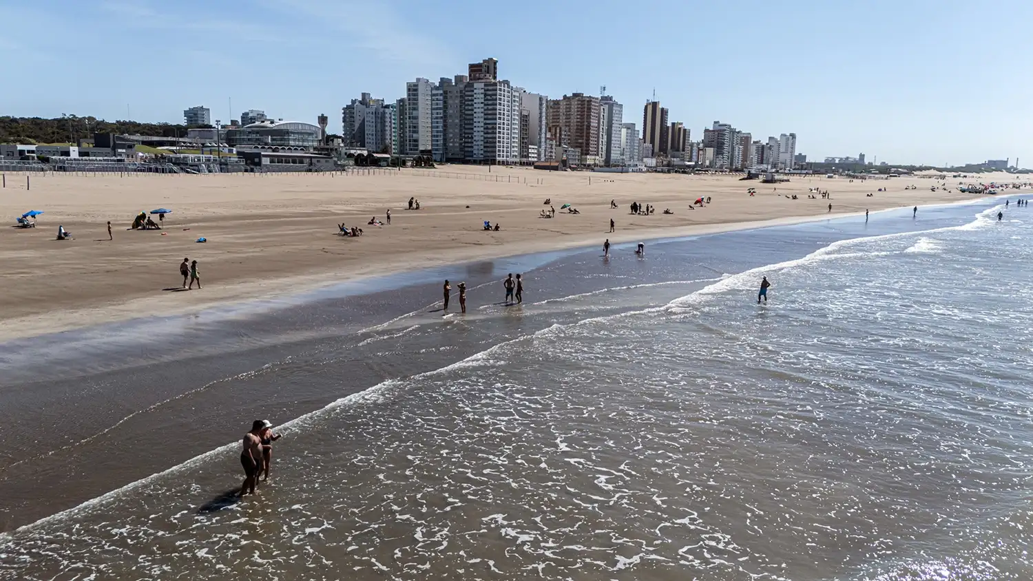 Buena concurrencia. De personas que fueron a la playa el sábado por la mañana.