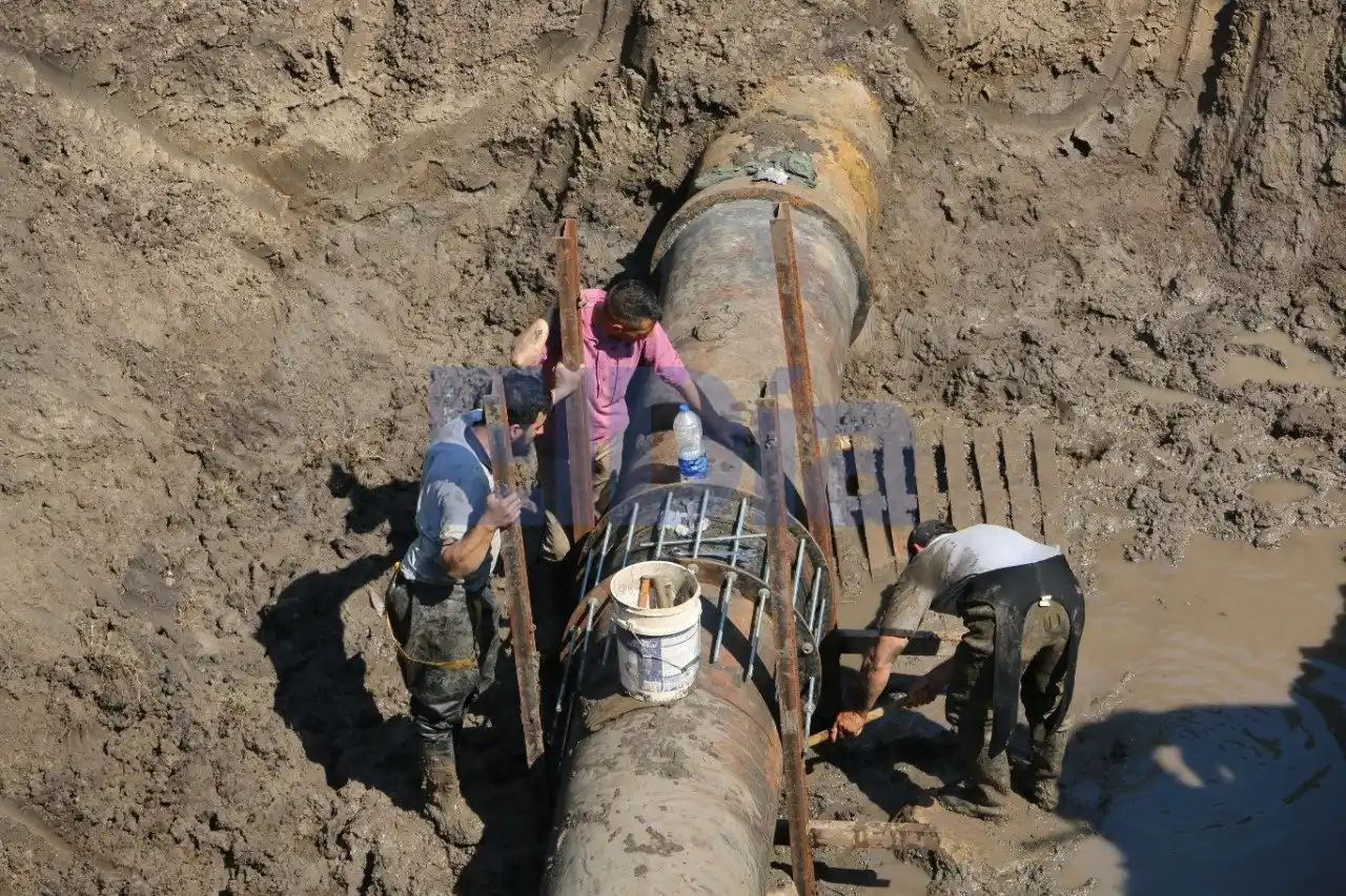 Así es el masivo operativo para reparar el caño que tiene en vilo a la ciudad