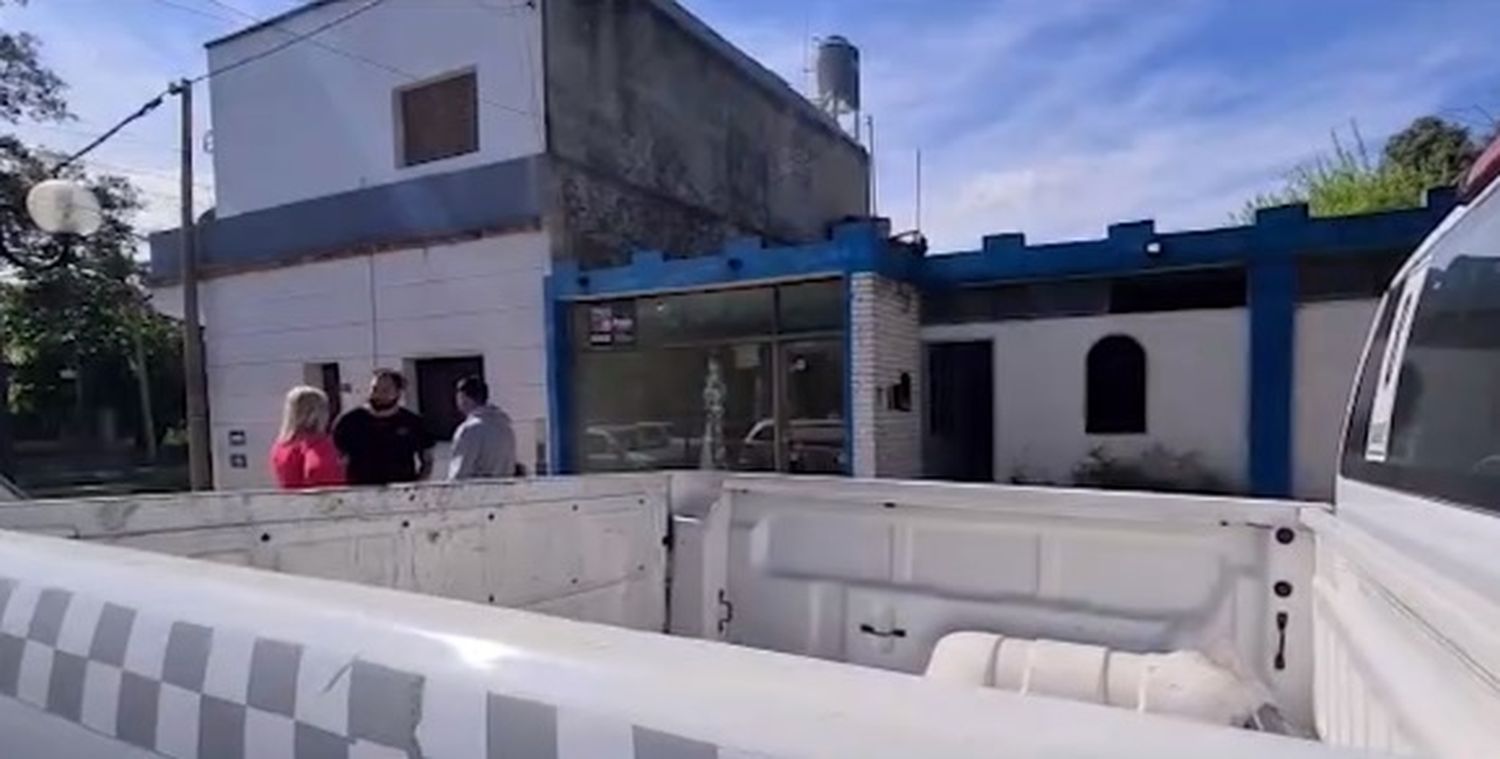 Llamaron a la policía por el olor que sentían: encontraron a un hombre 84 años muerto
