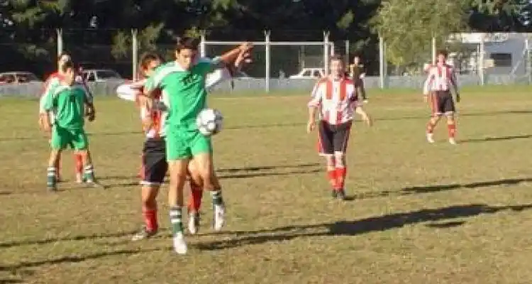 Banfield y Sportivo siguen mandando